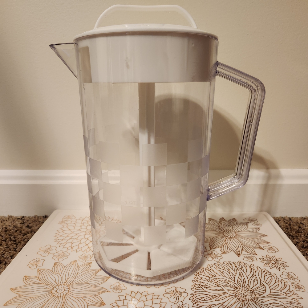 Pampered Chef Quick Stir Pitcher #2270 In Checkerboard Pattern